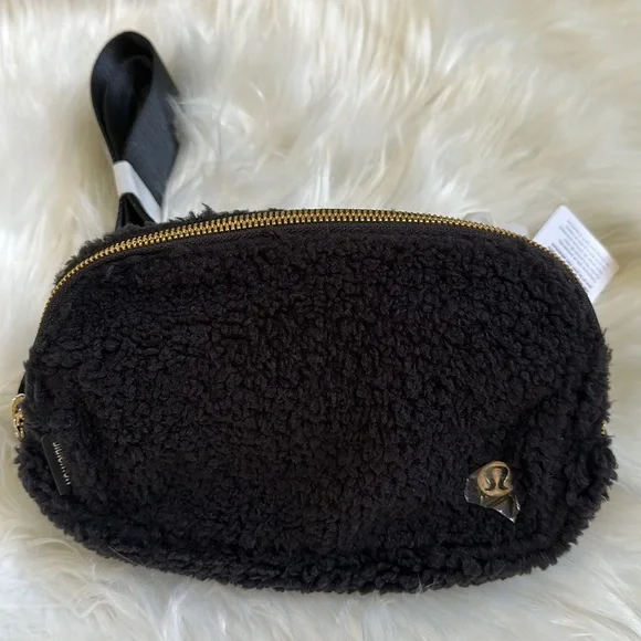 Everywhere BELT BAG Fleece black Fanny Pack LAST CHANCE Lululemon - Picture 2 of 16